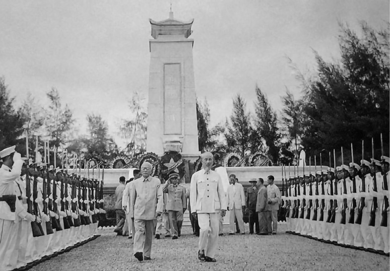 Nhờ ai ta có hoà bình?